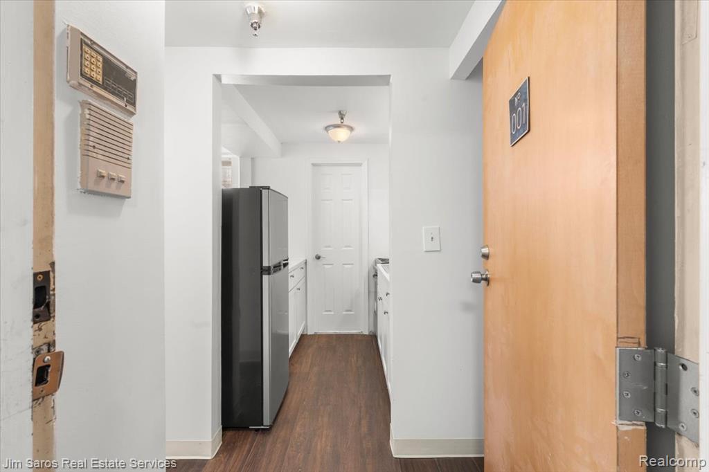 590 Parkview #001 Drive, Detroit, MI 48214 — Photo 5