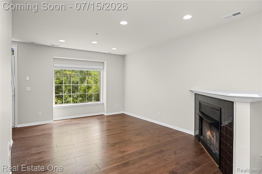 609 Village Lane, Milford, MI 48381 — Photo 8
