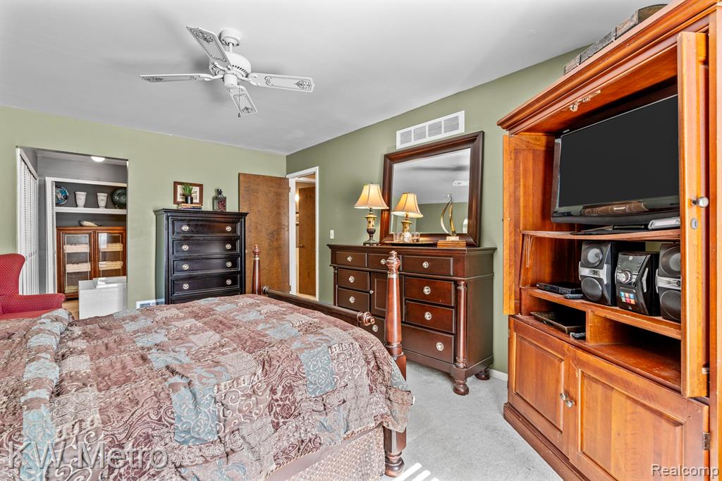 27173 CUMBERLAND Court, Southfield, MI 48033 — Photo 13