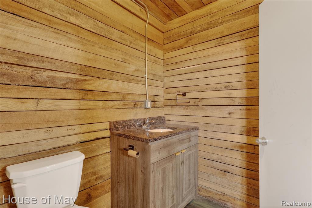 8635 Sterling Heights Drive, Clarksville, MI 48815 — Photo 26