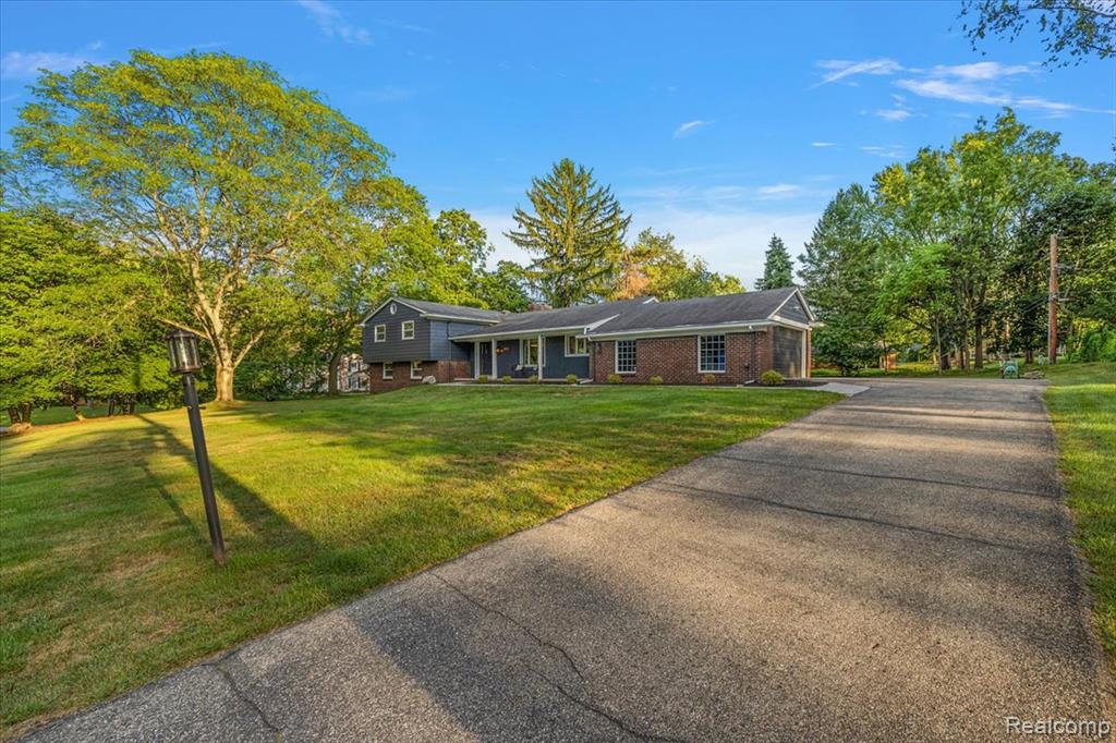 4521 Coachmaker Drive, Bloomfield Hills, MI 48302 — Photo 46
