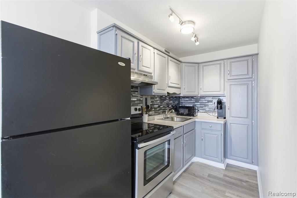 8900 E Jefferson Avenue, 603, Detroit, MI 48214 — Photo 11