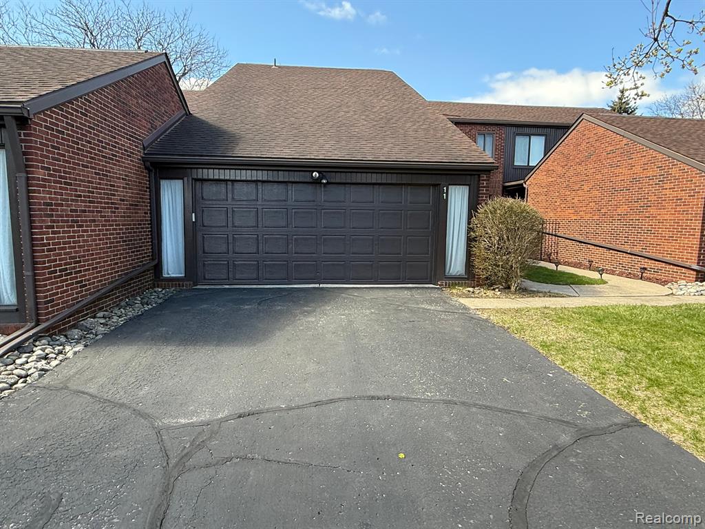 11 KIMBERLY Lane, 54, Dearborn, MI 48120 — Photo 2
