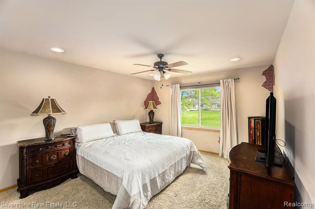 48830 WINDMILL Circle W, Macomb, MI 48044 — Photo 17