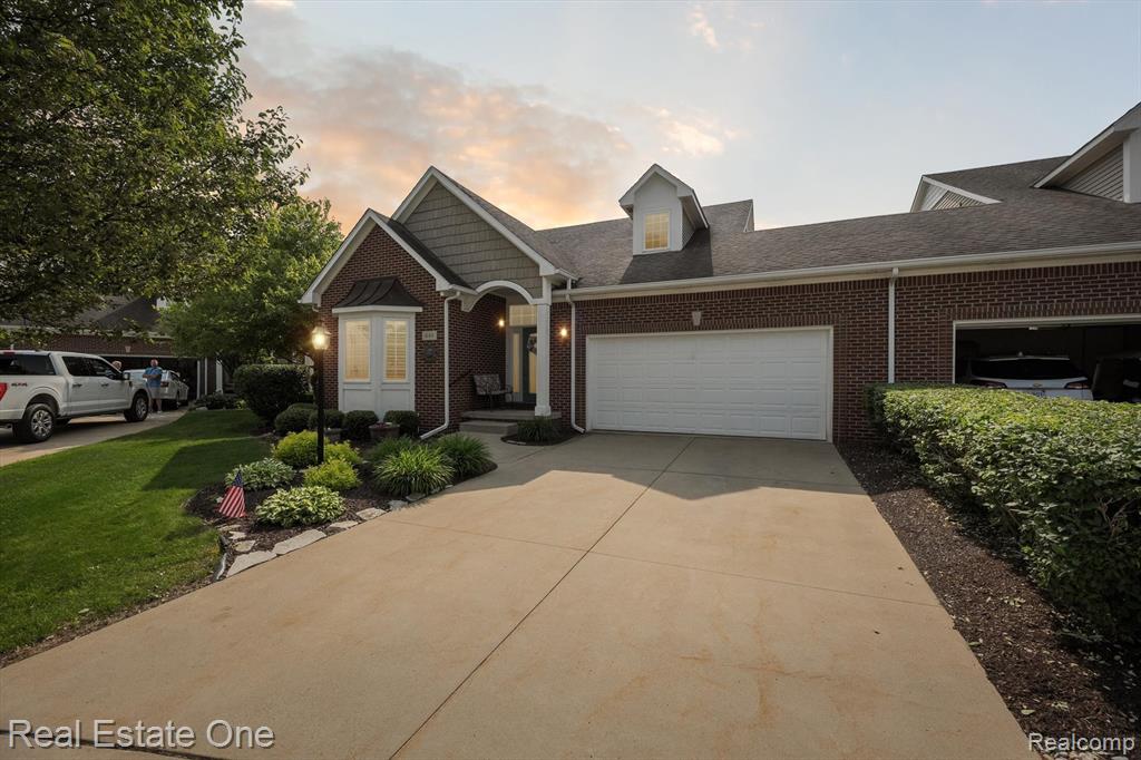 446 Delmar Court, Highland, MI — Photo 2