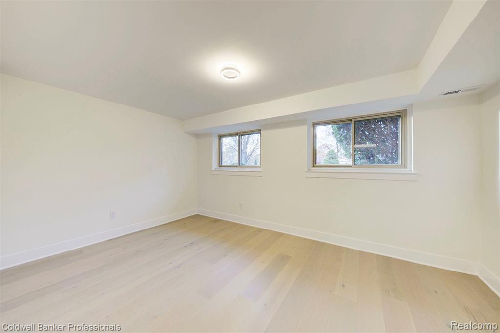 5076 Tyler Drive, Troy, MI 48085 — Photo 34