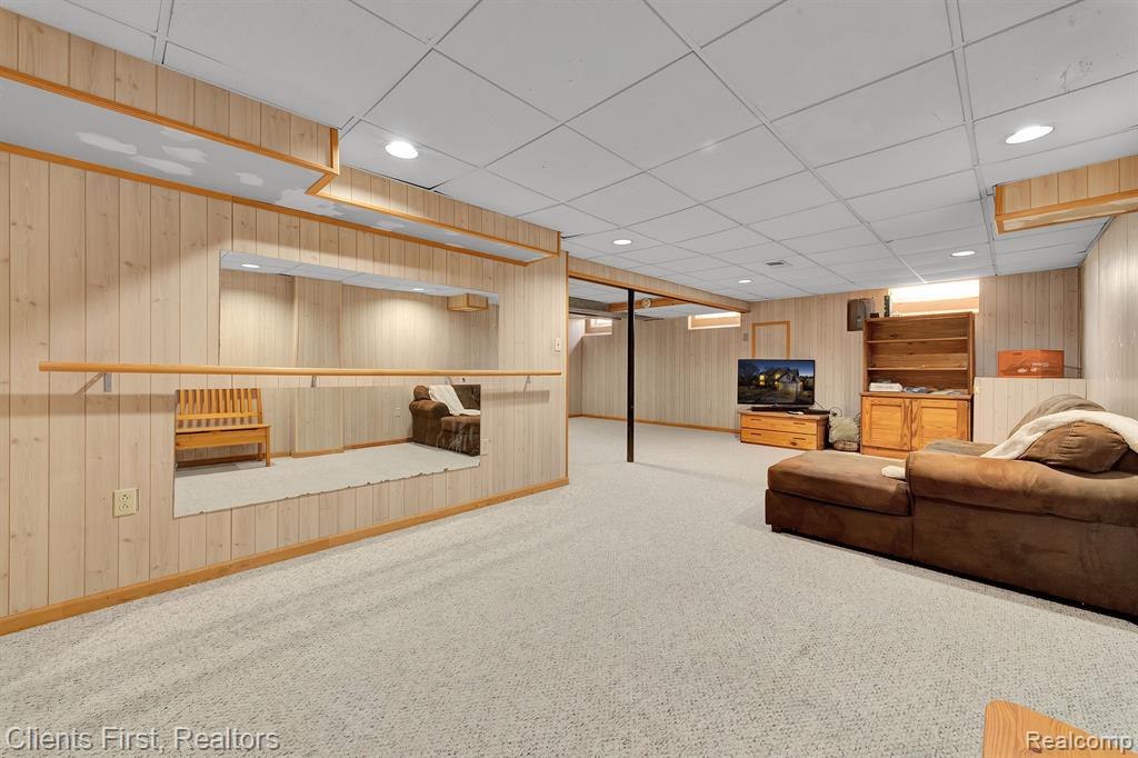 46408 DOUBLETREE Road, Canton, MI 48187 — Photo 43