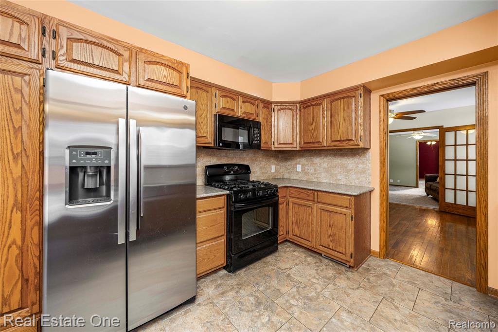 28615 Bloomfield Drive, Lathrup Village, MI 48076 — Photo 18