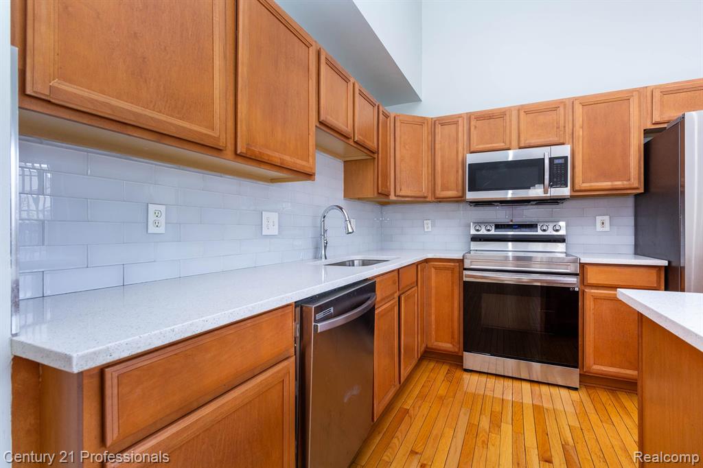 798 SANDALWOOD Drive, Troy, MI 48085 — Photo 15