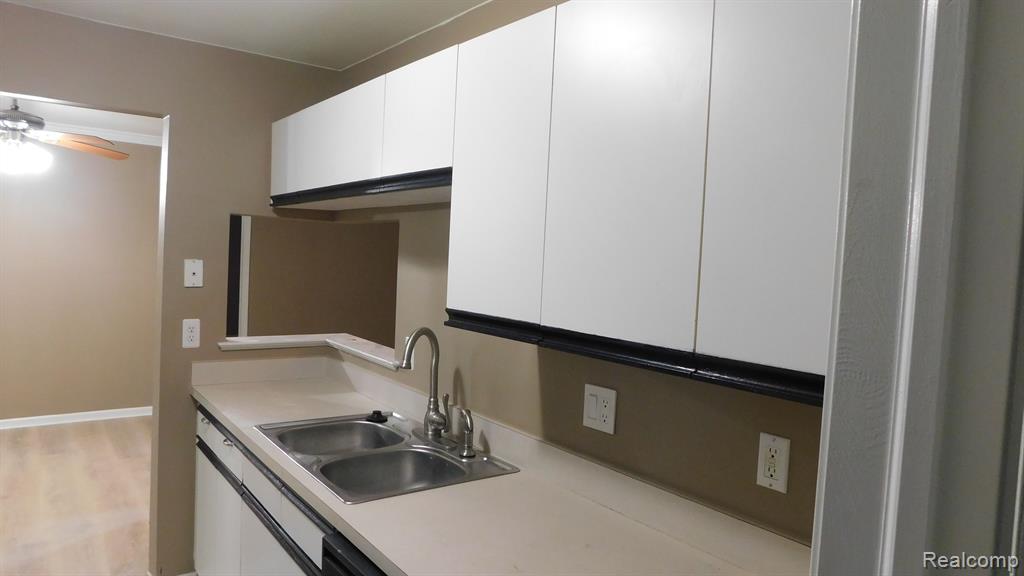 44762 MARIGOLD Drive, Sterling Heights, MI 48314 — Photo 12