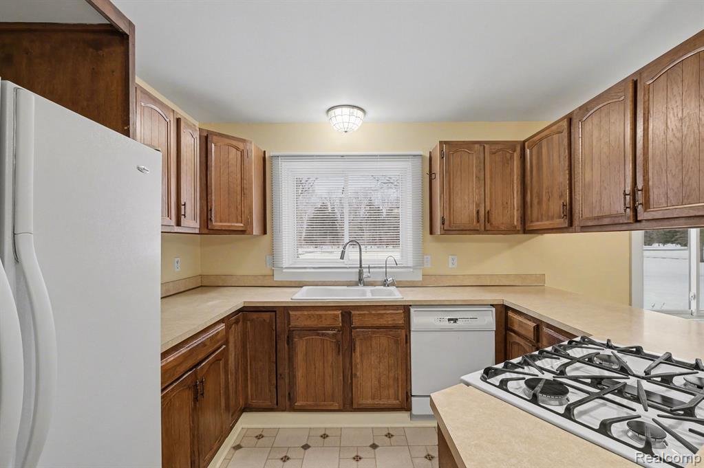 8239 Hill Road, Swartz Creek, MI 48473 — Photo 8