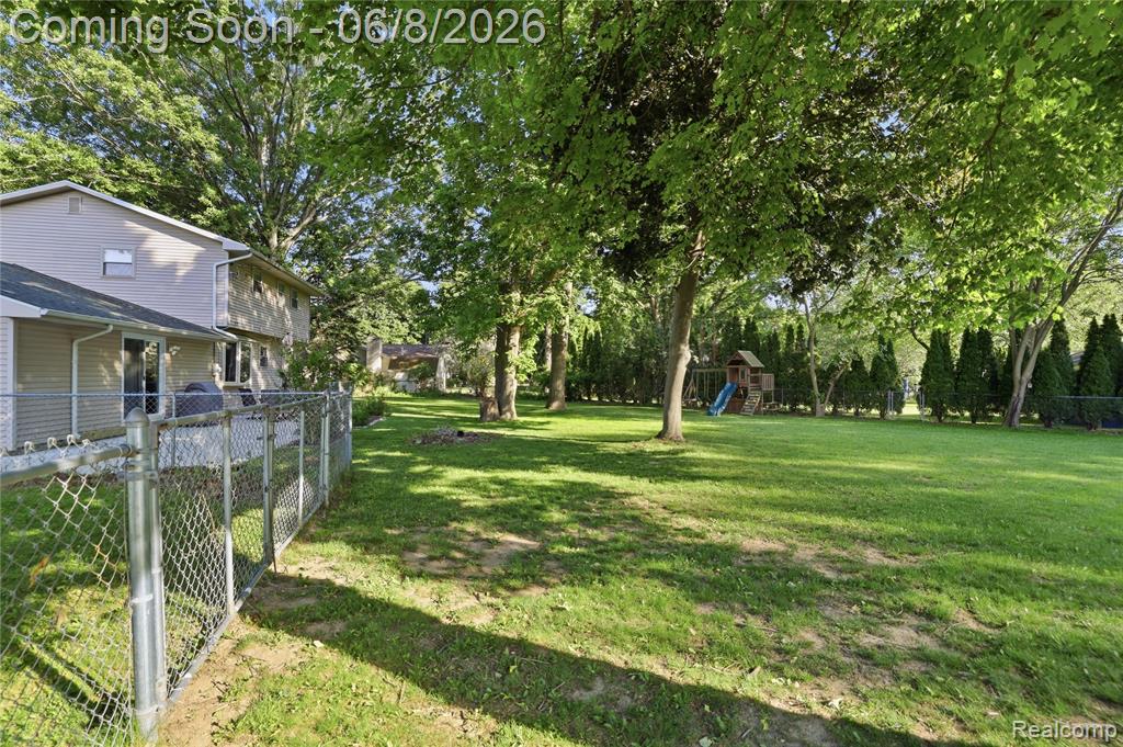 6218 McKenzie Drive, Flint, MI 48507 — Photo 36