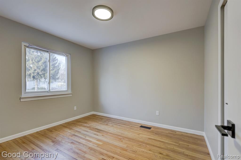 550 Roth Boulevard, Clawson, MI — Photo 11