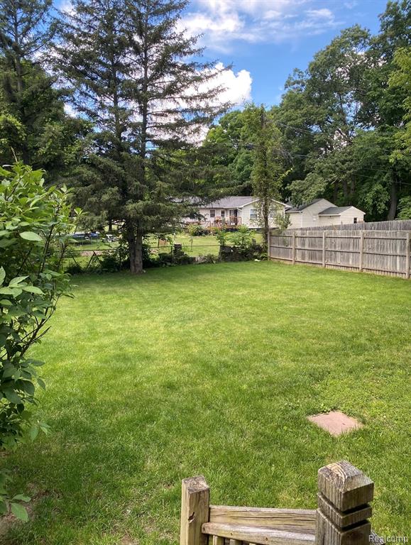 9523 Waite Drive, Fenton, MI 48430 — Photo 25