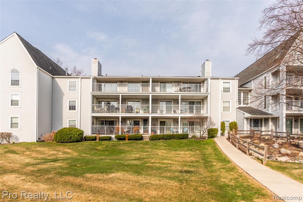 3559 Port Cove Drive, Waterford, MI 48328 — Photo 8