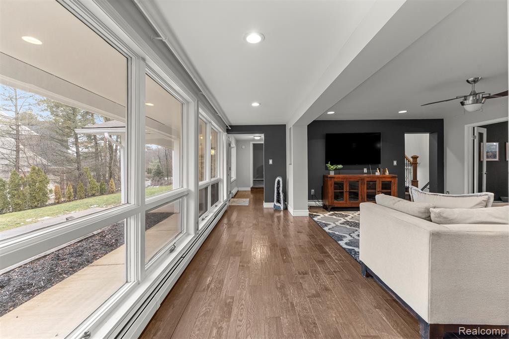 45401 W 9 Mile Road, Novi, MI — Photo 3