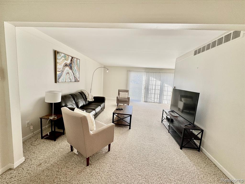 488 FOX HILLS Drive S, Bloomfield Hills, MI 48304 — Photo 4