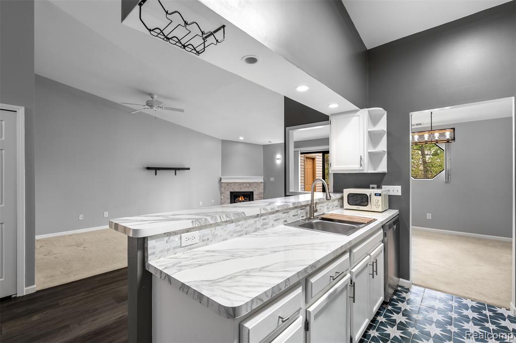 4921 N Oak Hill Drive, Waterford, MI — Photo 16
