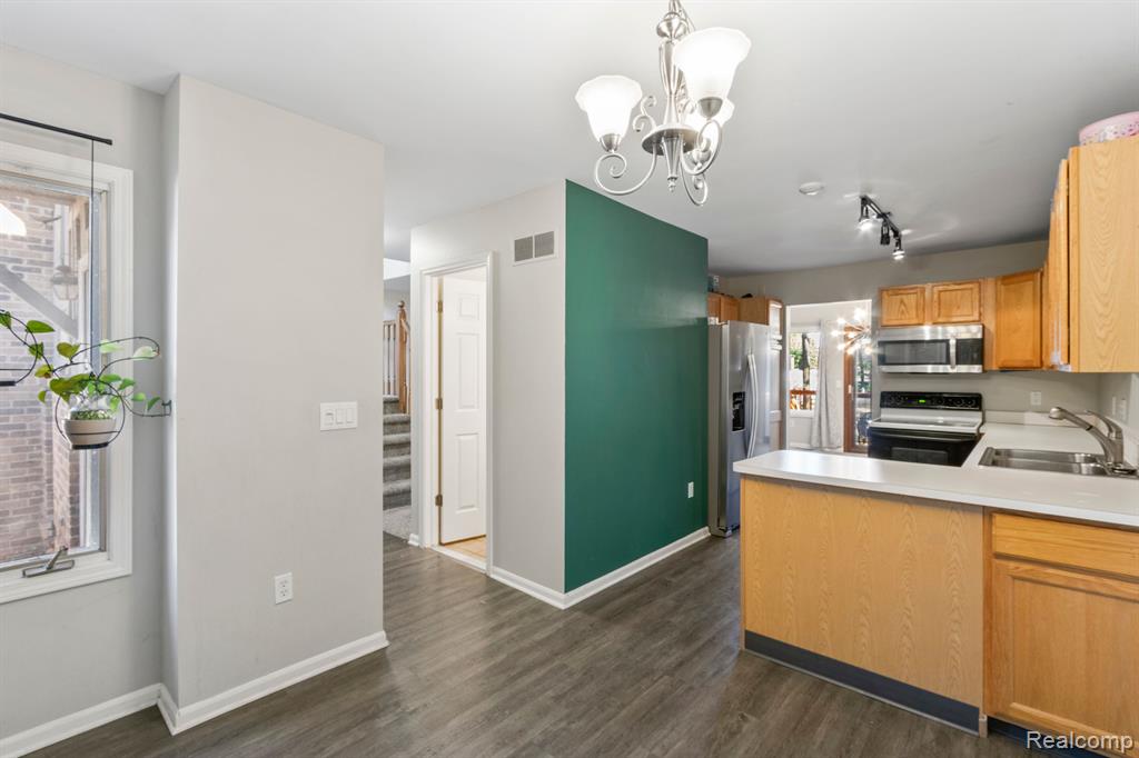 42036 SARATOGA Circle, Canton, MI 48187 — Photo 12