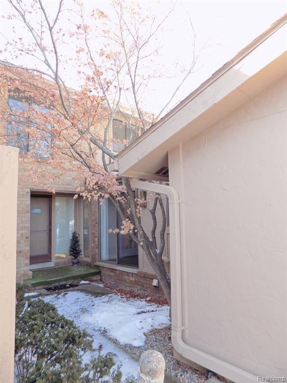 7158 PEBBLE PARK Drive, West Bloomfield, MI — Photo 40