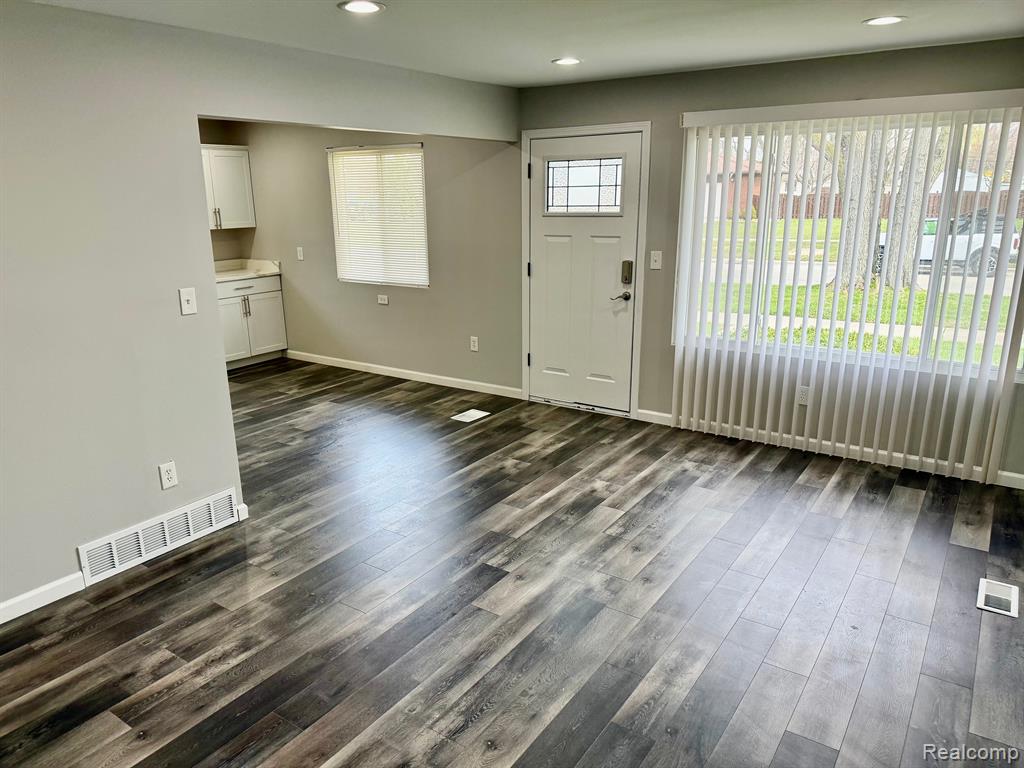 5602 MADISON Street, Dearborn Heights, MI 48125 — Photo 13