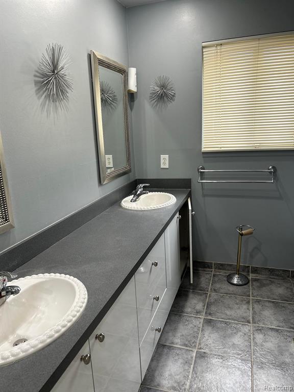 39581 Edgemont Drive, Sterling Heights, MI 48310 — Photo 18