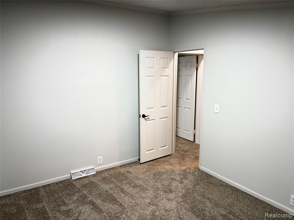 11312 N Lake Drive, Fenton, MI 48430 — Photo 16