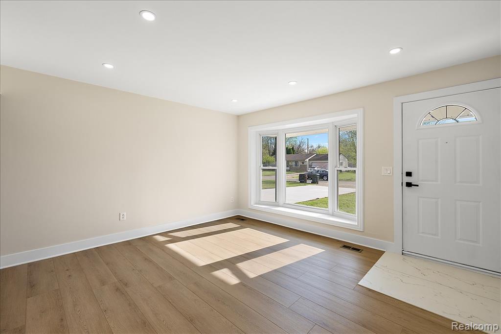 47349 Nita Drive, Utica, MI 48317 — Photo 12