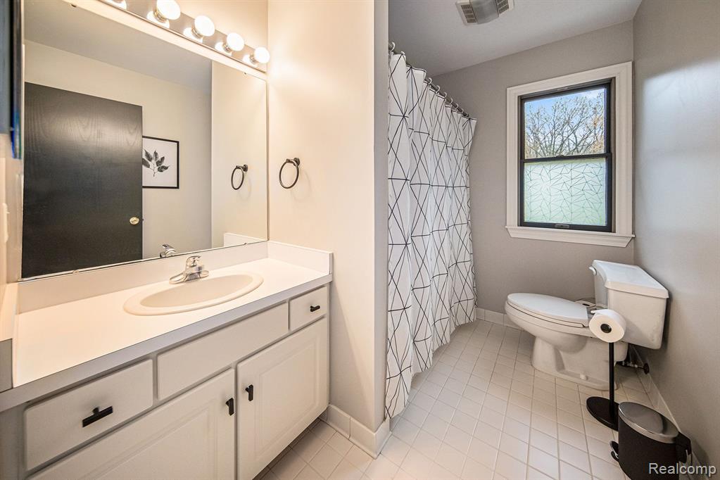 695 HERITAGE Drive, Milford, MI 48381 — Photo 21