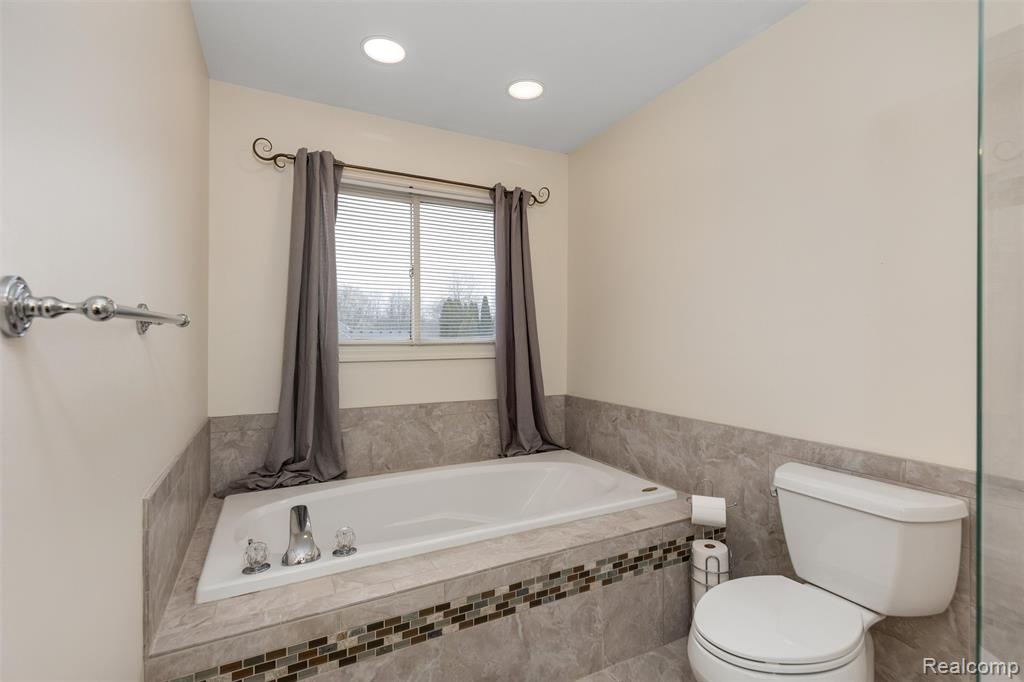 111 Oak Bark Drive, Howell, MI 48843 — Photo 29