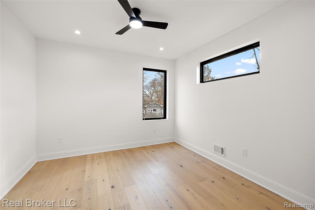 4240 Tonawanda Avenue, Royal Oak, MI 48073 — Photo 74