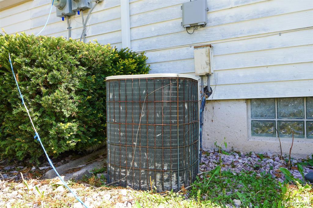 4620 DUDLEY Street, Dearborn Heights, MI 48125 — Photo 49