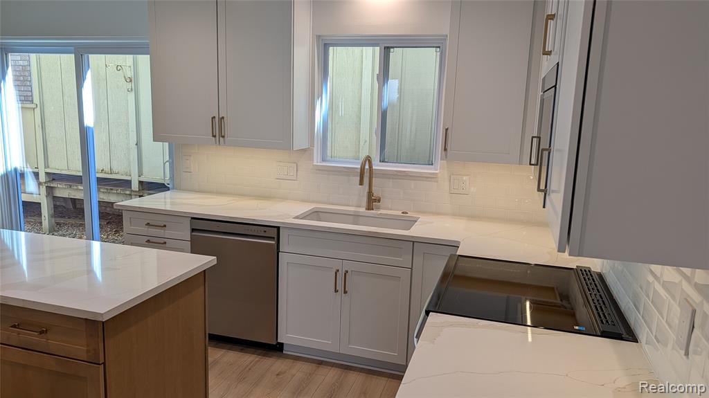 2014 Waldons Court S, West Bloomfield, MI — Photo 9