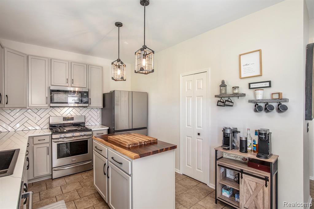 994 Chelsea Boulevard, Oxford, MI 48371 — Photo 12