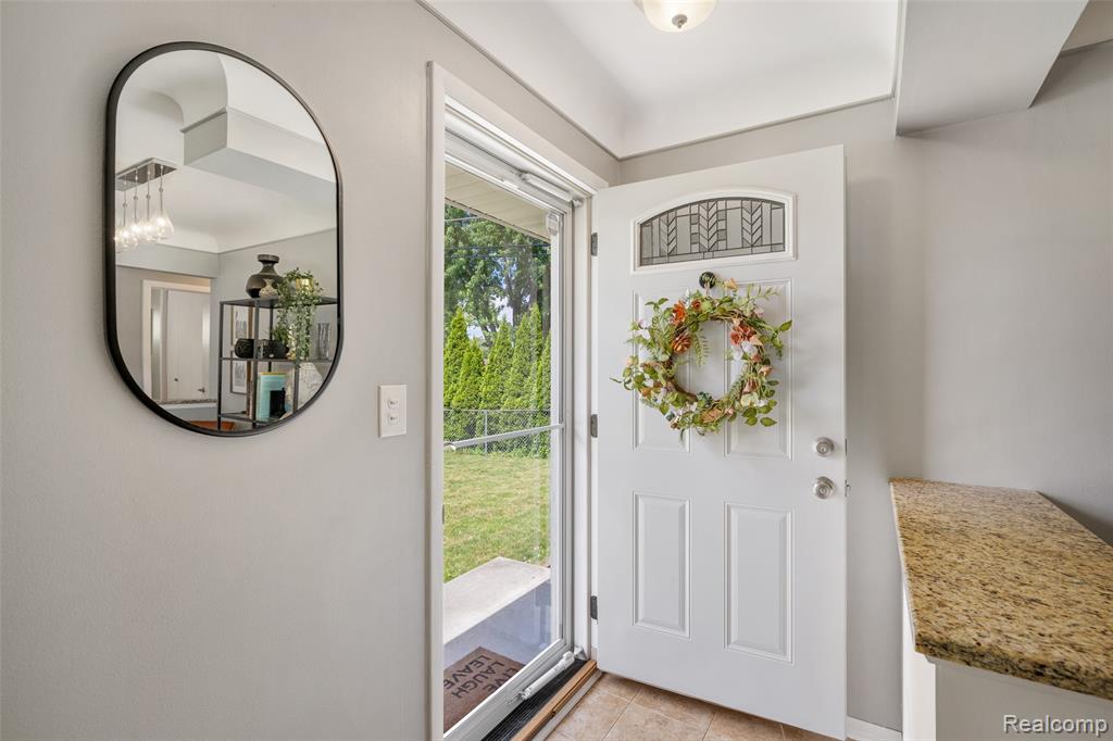 9086 Shannon Drive, Sterling Heights, MI 48314 — Photo 4
