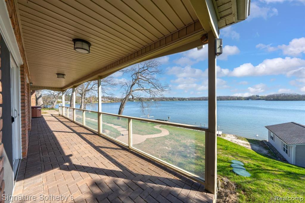 2224 LAKE ANGELUS Shores, Lake Angelus, MI 48326 — Photo 4