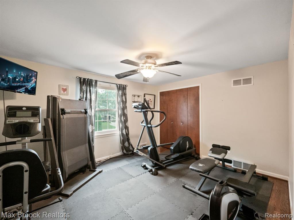 6570 CASTLE Drive, Bloomfield Hills, MI 48301 — Photo 37