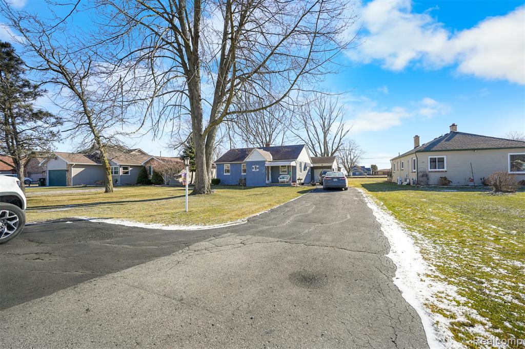 47978 Jefferson Avenue, Chesterfield, MI 48047 — Photo 8