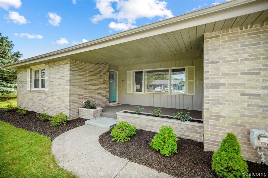 116 Surrey Road, Saint Louis, MI 48880 — Photo 2