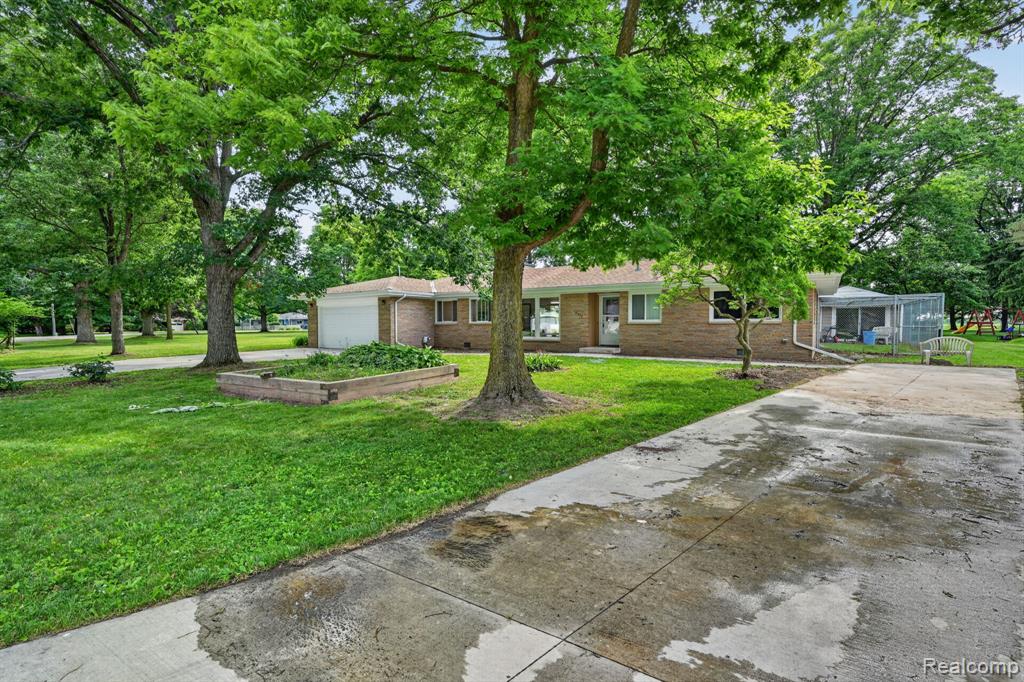 4877 Orchard Lane, Owosso, MI 48867 — Photo 6