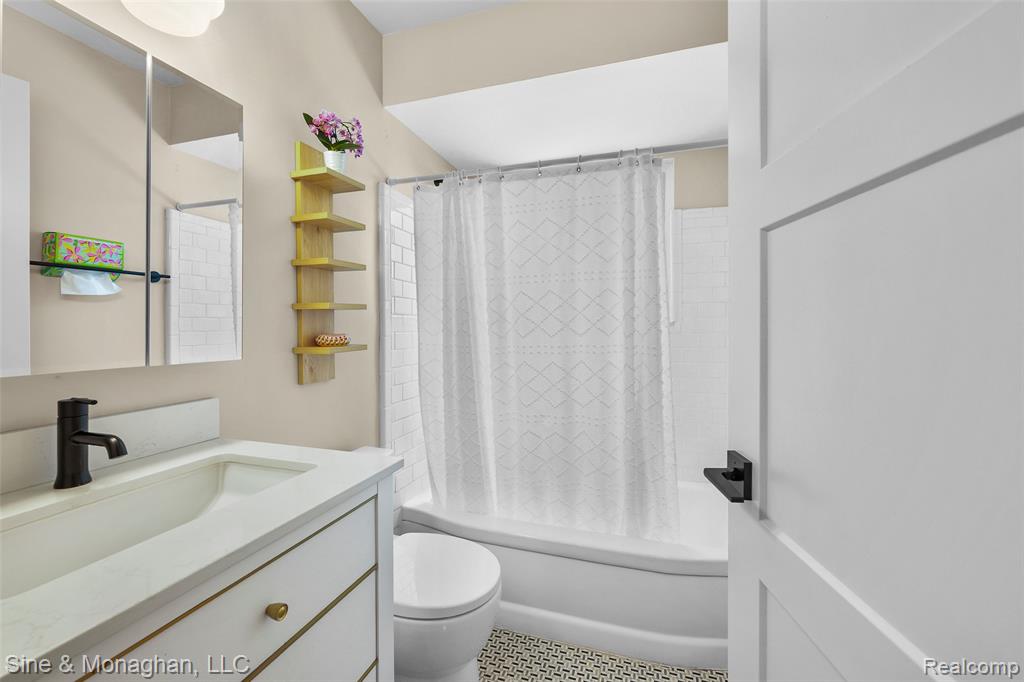 5066 Elmhurst Avenue, Royal Oak, MI 48073 — Photo 17