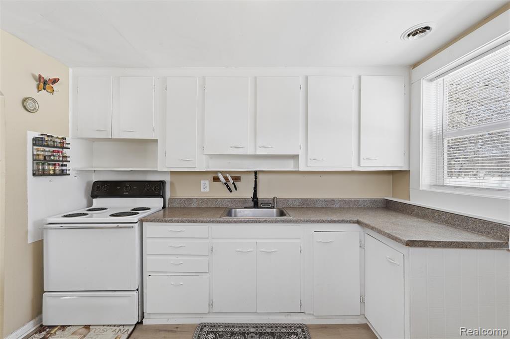 2335 Holmes Road, Ypsilanti, MI 48198 — Photo 9