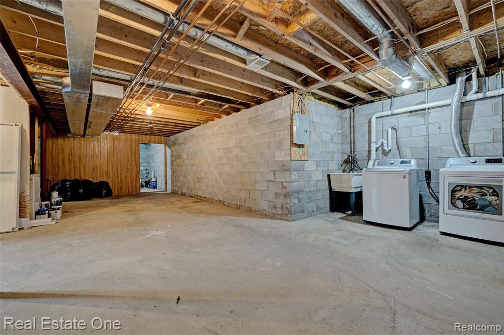 10147 Erie Street, Goodrich Vlg, MI — Photo 29