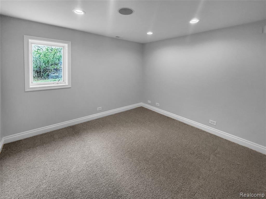 35854 Castlemeadow Drive, Farmington, MI 48335 — Photo 20