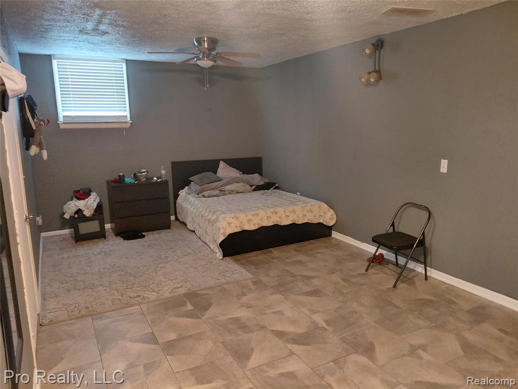 8445 Crestshire Drive, Ypsilanti, MI 48197 — Photo 34