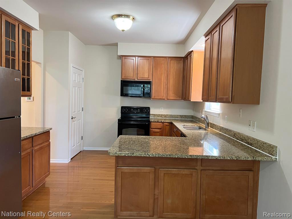 41876 YEATS Drive, Novi, MI — Photo 10