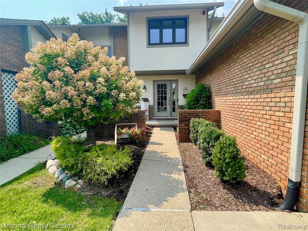 48104 COLONY FARM CIR, Plymouth, MI 48170 — Photo 3