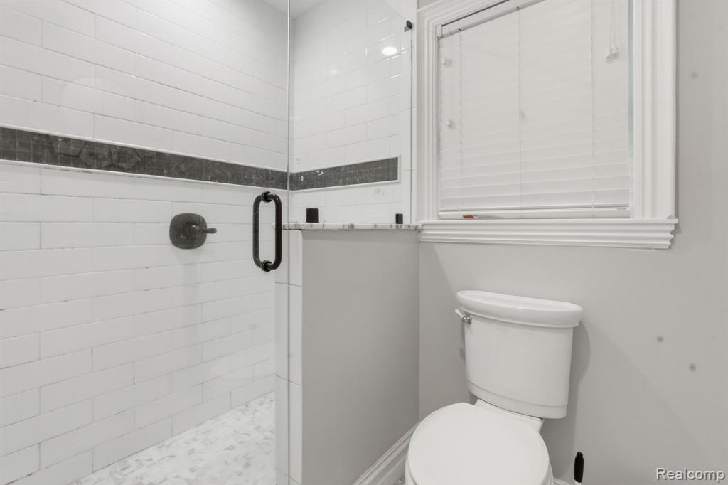 37752 Huron Pointe Drive, Harrison Township, MI — Photo 11