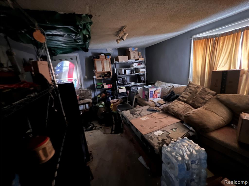 4401 Hipp Street, Dearborn Heights, MI 48125 — Photo 4
