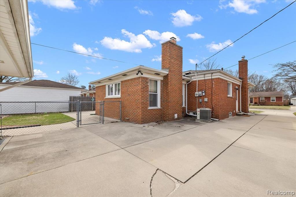 9364 Colorado Street, Livonia, MI 48150 — Photo 48